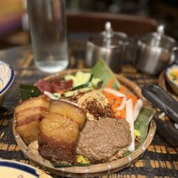 Banh Anh Em - Xoi Thit Kho