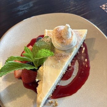 Six Seven Restaurant - Key Lime Pie - New American Near Me - Seattle, Washington