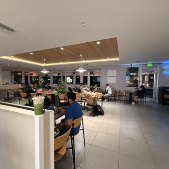 Da Vien Coffee - Seating area, spacious - Desserts Near Me - Cypress, California