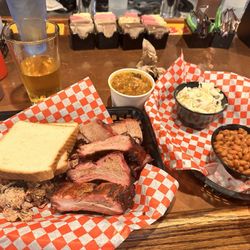 Smokin' Yards BBQ - Stopped in for a bite on our way back to Nebraska. Did not disappoint!! Good food and drinks. Great customer service! Will be back!