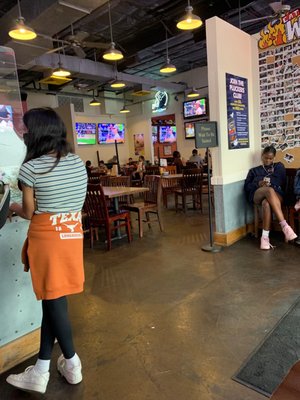Pluckers Wing Bar by null