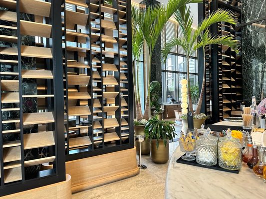 Chandelier Bar by null
