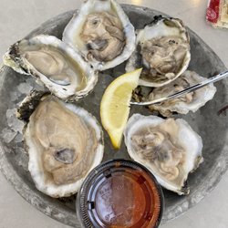 R&R Seafood Bar - Oysters during a delay--delicious!