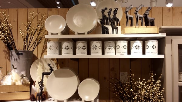 Crate & Barrel by null
