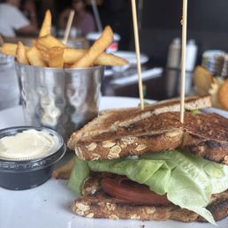 BLT