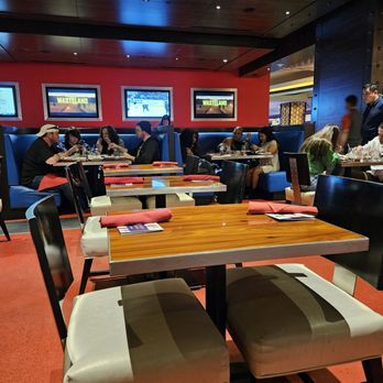 Gordon Ramsay Burger Las Vegas - Dining table - Burgers Near Me - Las Vegas, Nevada