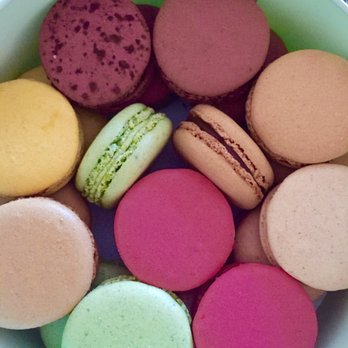 Ladurée - 20 Macaron Gift Box - 60 euro - Macarons Near Me - Paris, 75