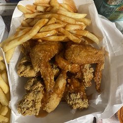 Harold's Chicken - 6 Wings with Fries