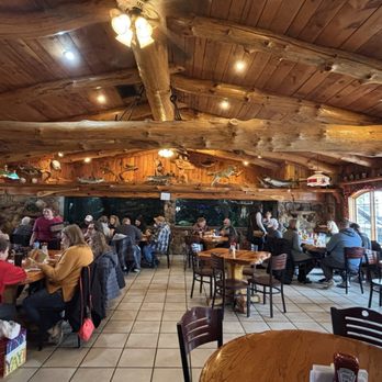 River's Edge Pub & Grub - Inside - American Near Me - Wisconsin Dells, Wisconsin River's Edge Pub & Grub - Inside - American Near Me - Wisconsin Dells, Wisconsin