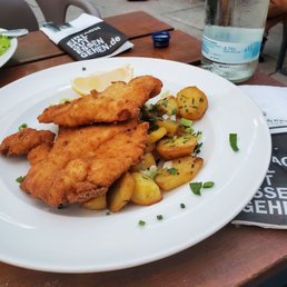 Chicken schnitzel with potatoes Chicken schnitzel with potatoes