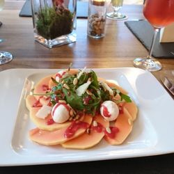 Romance - Papaya Carpaccio mit Ziegenkäse