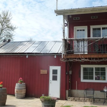 Hanson Vineyards - Wineries Near Me - Woodburn, Oregon Hanson Vineyards - Wineries Near Me - Woodburn, Oregon