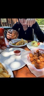 Goldyburgers by null