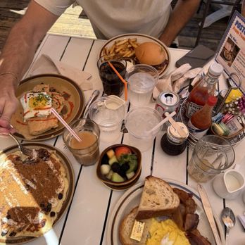 The Toasty Badger - Classic Brekky, Biscuits 'n' Gravy, Smash Burger - Diners Near Me - Austin, Texas