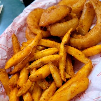 Cherry Cricket - Cherry Creek - Frings - Burgers Near Me - Denver, Colorado