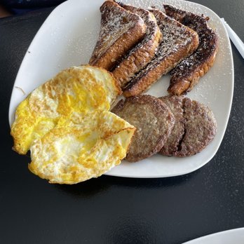 Linq Breakfast & Brunch Bar - French toast eggs and sausage - Breakfast & Brunch Near Me - Morrow, Georgia
