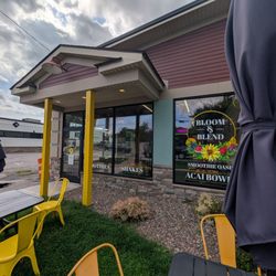 Bloom & Blend - Clean, friendly, welcoming, outdoor sheeting and dogs are welcome.