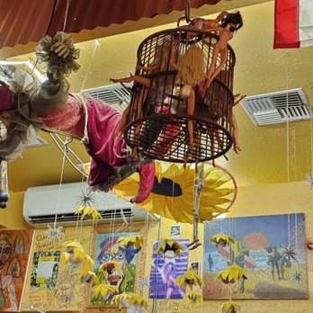 Java Jazz & Soup Nutz - We found the decor quite entertaining. - Coffee & Tea Near Me - Lahaina, Hawaii