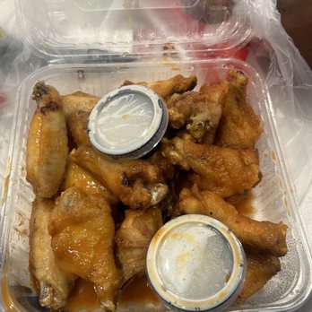 Chili's - 16 wings buffalo and mango habanero, you could tell right? - Bars Near Me - Antioch, California