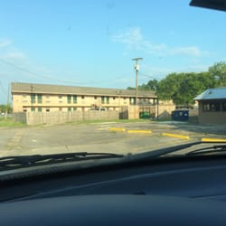 Alvin Extended Stay - Main building with rooms.