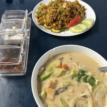 Chang Thai - Pineapple fried rice with chicken and Tom Ka Coconut Soup with Tofu - Thai Near Me - Winslow, Arizona