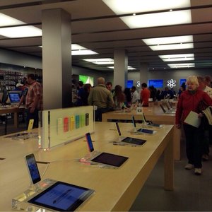 apple store polo