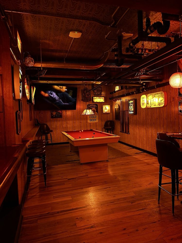 Leroy's Lounge Logo