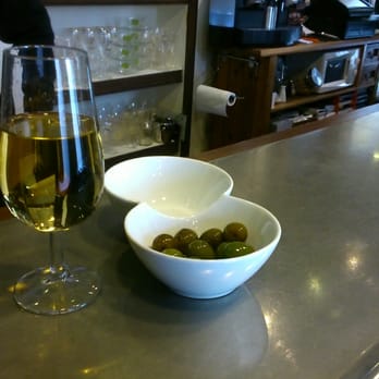 La Matritense - Manzanilla y aceitunas de Campo Real - Tapas Bars Near Me - Madrid, M