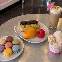 Le Macaron French Pastries - Macarons, Pastries & Gelato