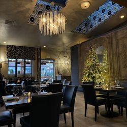 Nick & G's Restaurant - Interior