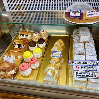 Mercat de l'Olivar - Bakery stall in the mercat - Farmers Market Near Me - Palma de Mallorca, PM