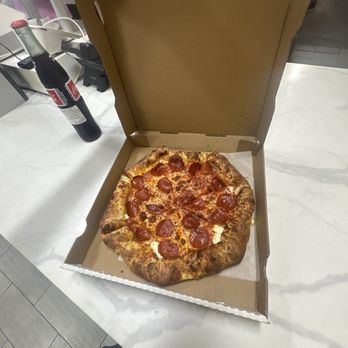Winzza - Pepperoni pizza Big shoutout to Harout for the coke big 10/10 - Pizza Near Me - San Fernando Valley, California Winzza - Pepperoni pizza Big shoutout to Harout for the coke big 10/10 - Pizza Near Me - San Fernando Valley, California