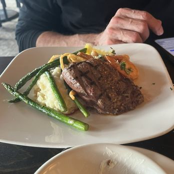 Emory's On Silver Lake - Steak dinner - Steakhouses Near Me - Everett, Washington