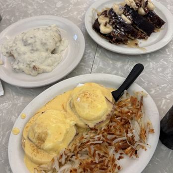 Joni's Diner - Eggs Benedict, Banana Bread French toast, side of biscuits and gravy - Diners Near Me - Lake Geneva, Wisconsin