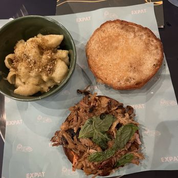 Expat BBQ - Pulled pork sandwich with jalapeño Mac and cheese - Bars Near Me - Saint Louis, Missouri Expat BBQ - Pulled pork sandwich with jalapeño Mac and cheese - Bars Near Me - Saint Louis, Missouri