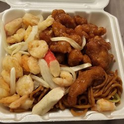 China Wok - Seafood and general tsos chicken with noodles. Not bad the general tsos stayed crunchy. Both entrees need more sauce.