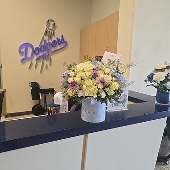 Pink Clover Florist - Lia arrangement - Florists Near Me - Thousand Oaks, California Pink Clover Florist - Lia arrangement - Florists Near Me - Thousand Oaks, California