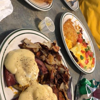 Country Waffles - Meat lovers omelette and eggs Benedict, With kids French toast - Breakfast & Brunch Near Me - Dublin, California