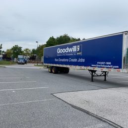 Yeah, I'll just park this huge trailer right in the middle of the parking lot, no biggie. Maybe no one will notice! Yeah, I'll just park this huge trailer right in the middle of the parking lot, no biggie. Maybe no one will notice!