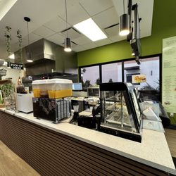 Dale Arepa Bar & Healthy Bistro - Inside