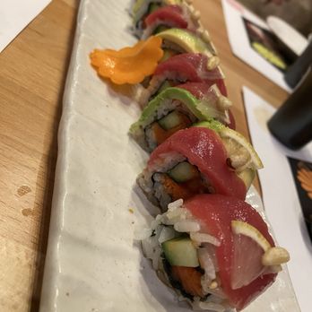 Cavi Sushi - Tuna Lemon Roll with tuna instead of spicy tuna inside - Sushi Bars Near Me - Glendale, California Cavi Sushi - Tuna Lemon Roll with tuna instead of spicy tuna inside - Sushi Bars Near Me - Glendale, California