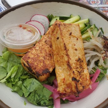 Little Sama Ojai - Tofu noodle salad. So so - Asian Fusion Near Me - Ojai, California Little Sama Ojai - Tofu noodle salad. So so - Asian Fusion Near Me - Ojai, California