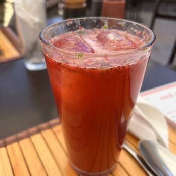 Oko Noodle Bar - Delicious lite strawberry basil lemonade - Thai Near Me - México, D.F., DIF Oko Noodle Bar - Delicious lite strawberry basil lemonade - Thai Near Me - México, D.F., DIF