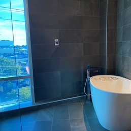 The tub. The tub.