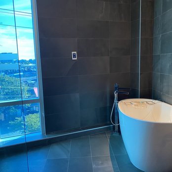 Versante Hotel - The tub. - Hotels Near Me - Richmond, British Columbia Versante Hotel - The tub. - Hotels Near Me - Richmond, British Columbia