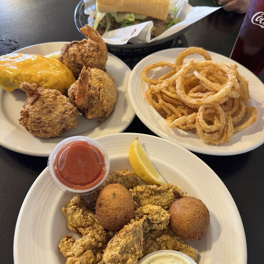 Just ordered sum fried oysters! Yum, Troy got stuffed shrimp and Jac orders roast beef melt Po'Boy...don't forget the onion rings!