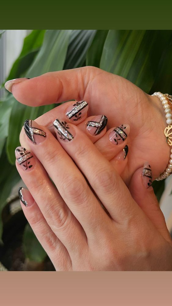 Tip Top Nail Logo