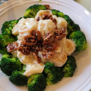 Canton House - Shrimp with broccoli and walnuts - Dim Sum Near Me - Chamblee, Georgia