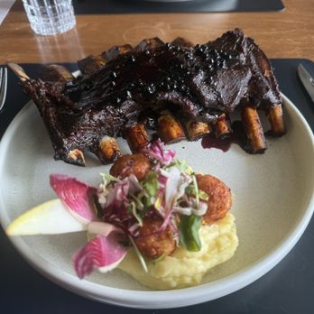 Lakeview Lounge - Canadian (New) Near Me - Lake Louise, Alberta