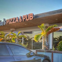 Mike's Pizza and Pub - Front facade, signage & entrance